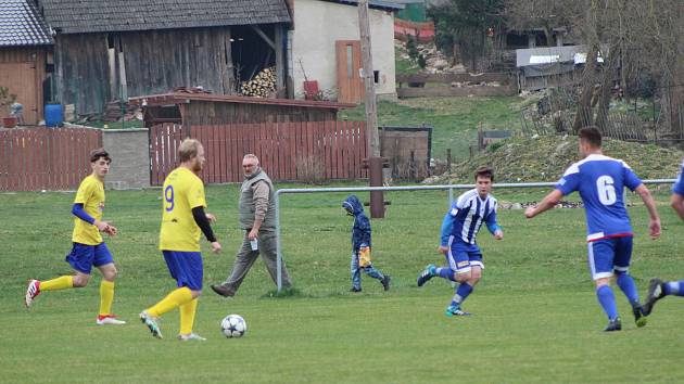 Fotbalová B třída: Prachatice B - Sousedovice 3:2.