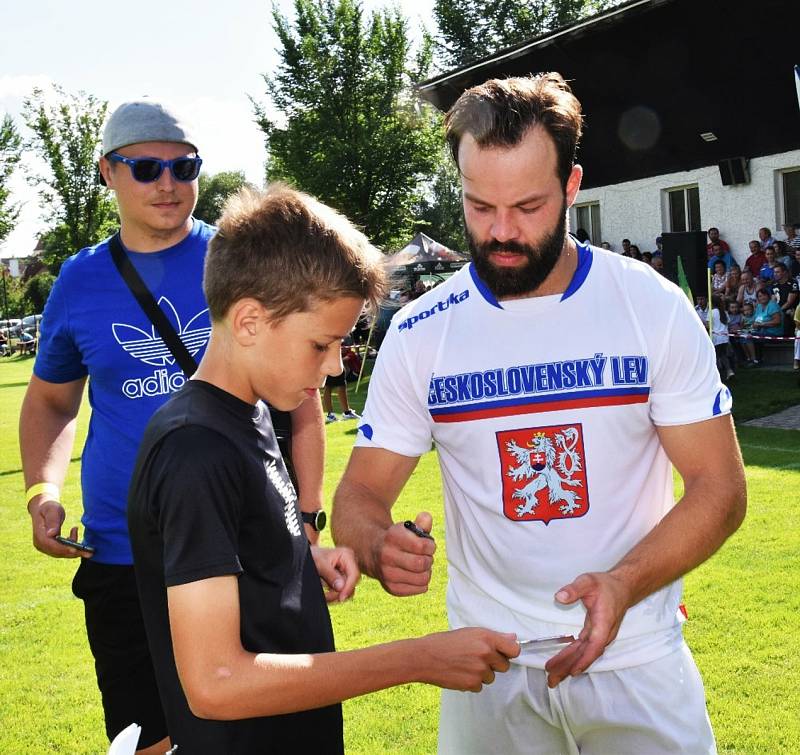 Strunkovická fotbalové exhibice znovu potěšila všechny milovníky sportu i zábavy.