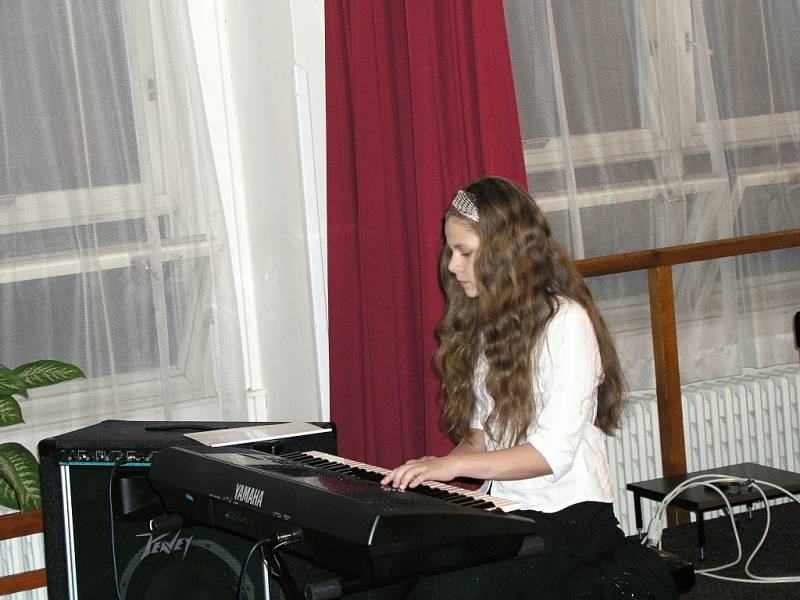 Na čtvrtečním koncertě vimperské ZUŠ 22. ledna se představili žáci oborů akordeon a klávesové nástroje.
