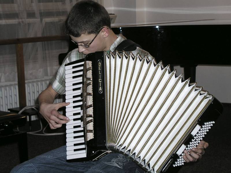 Na čtvrtečním koncertě vimperské ZUŠ 22. ledna se představili žáci oborů akordeon a klávesové nástroje.