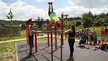 Ve Vimperku otevřeli v pátek 10. června nové hřiště pro street workout. Je první svého druhu na Prachaticku. Slavnostní otevření doplnila exhibice workoutu zástupců E.R.S. workout.