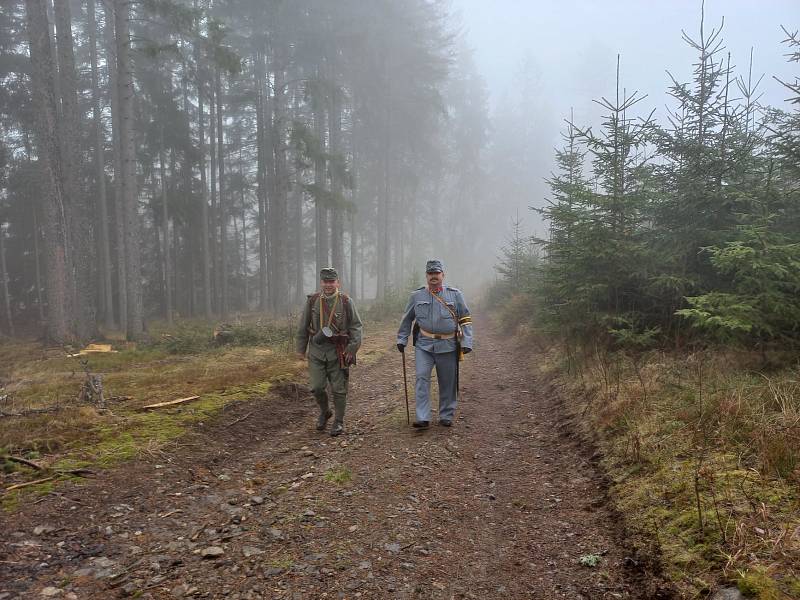 Členové spolku Jednadevadesátníci uctili na akci Military Death March památku žen, které zemřely při pochodu smrti.