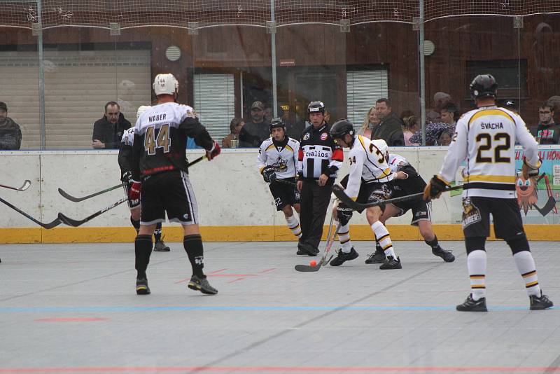 Hokejbalová extraliga: HBC Prachatice - HBC Svítkov Stars Pardubice 3:2 PP (1:1, 0:1, 1:0 - 1:0).