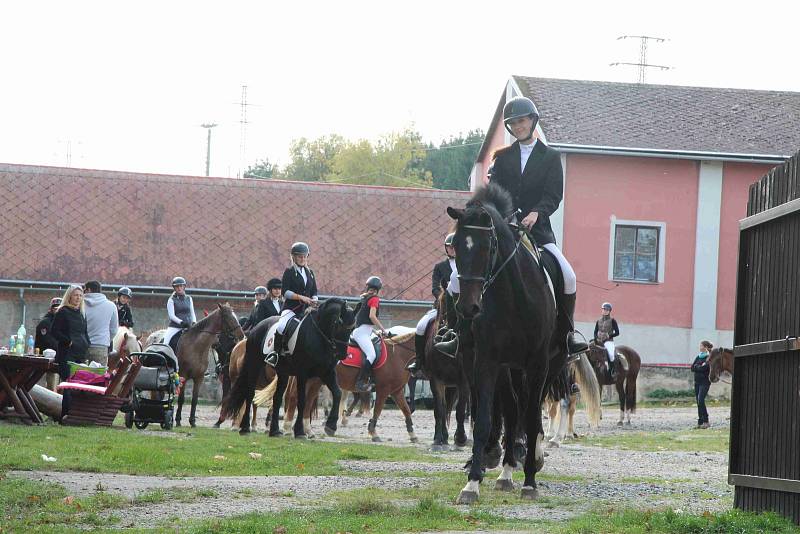 Hubertova jízda 2019 na zámku Skalice v Bohumilicích. Foto: Deník/Nikola Beranová