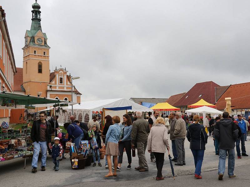 Jarmark sv. Jiljí ve Lhenicích nezkazilo ani deštivé počasí.