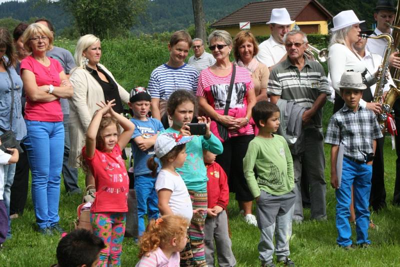 Volary zažily v sobotu 13. srpna Staročeskou Konopickou. Pazderník a Konopička svému osudu neunikli a všichni se pak večer společně pobavili na lidové veselici.