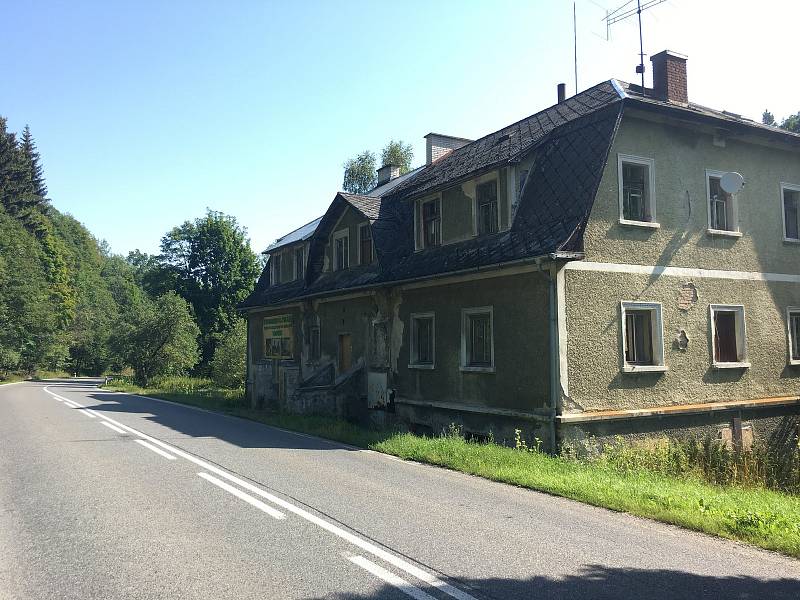 Objekt čp. 17 ve Výškovicích, který chce město odstranit.