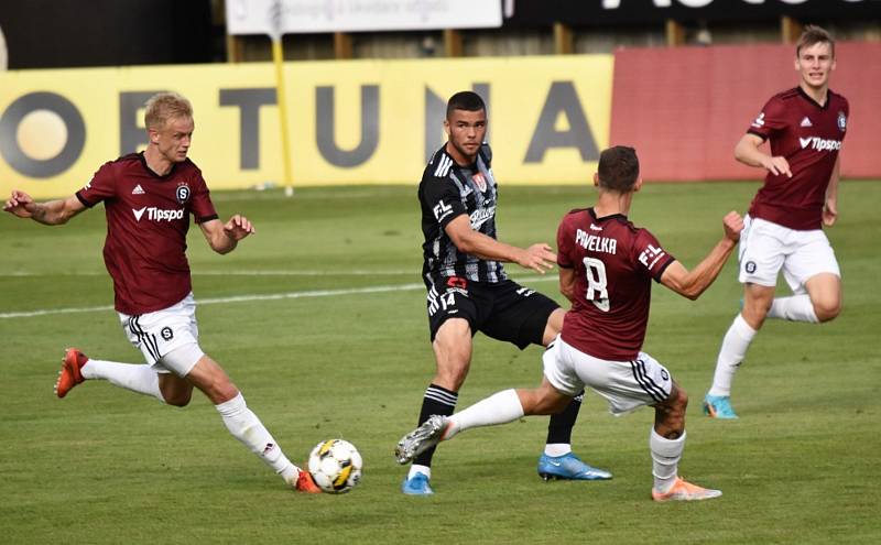 Dynamo Č. Budějovice - Sparta Praha 0:2 (0:2).