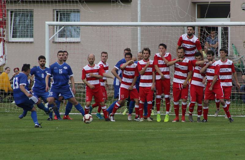 Fotbalová I.A třída: Lhenice - Semice 2:0.