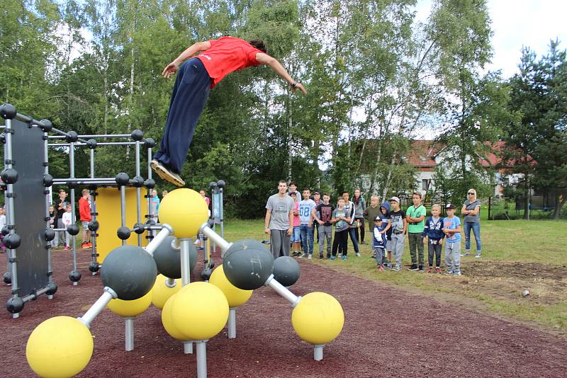 Veřejné parkourové hřiště otevřeli v pondělí 4. září ve Volarech.