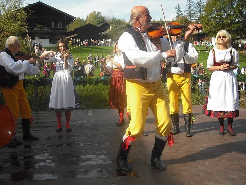 Folklórní soubor Libín na festivalu v bavorském Tittlingu.