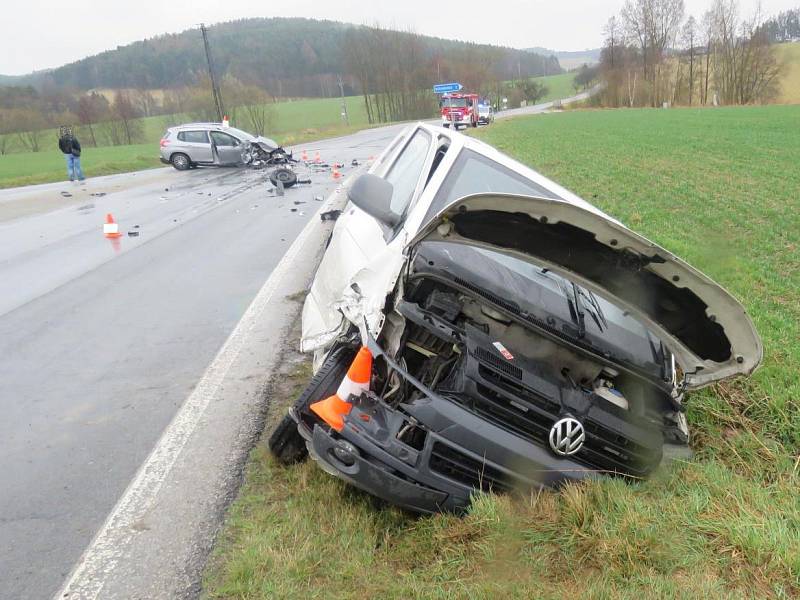 Při nehodě u Tvrzic byla jedna zraněná osoba transportována leteckou záchrannou službou do nemocnice.