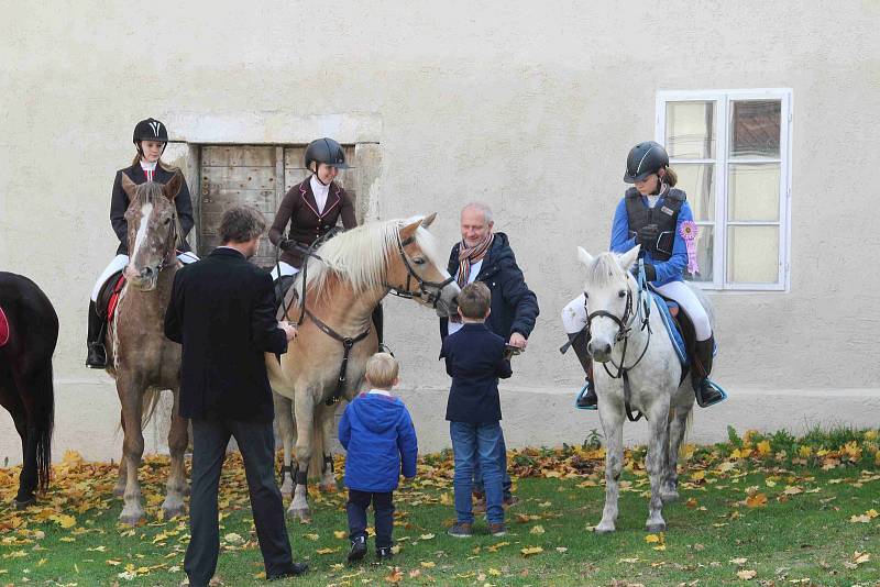 Hubertova jízda 2019 na zámku Skalice v Bohumilicích. Foto: Deník/Nikola Beranová