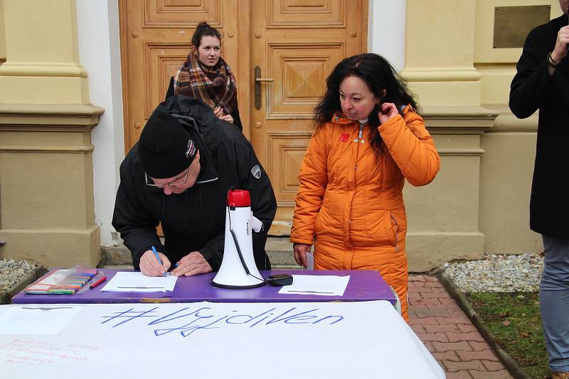 Prachatičtí gymnazisté se připojili k aktivitě Vyjdi ven!