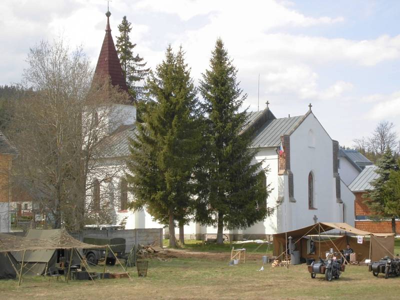 O víkendu připravili v Kvildě oslavy výročí konce druhé světové války doplněné o ukázky bojů v českoněmeckém pohraničí.