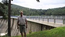 Bedřich Křivánek je hrázným na Husinecké přehradě od října roku 2001. Největší povodeň v dějinách zažil na „vlastní kůži“ a říká, že nic horšího už asi nezažije.