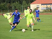 Vimperští fotbalisé (v modrém v přípravě s Osekem) vyhráli i třetí domácí duel sezony.