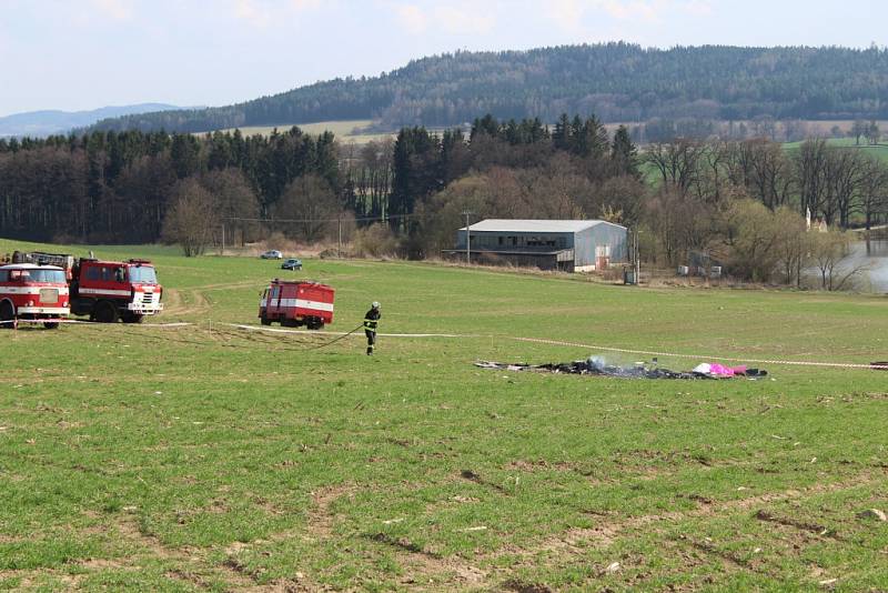 Smrt v troskách svého stroje nalezl u obce Dub na Prachaticku pilot ultralightu.