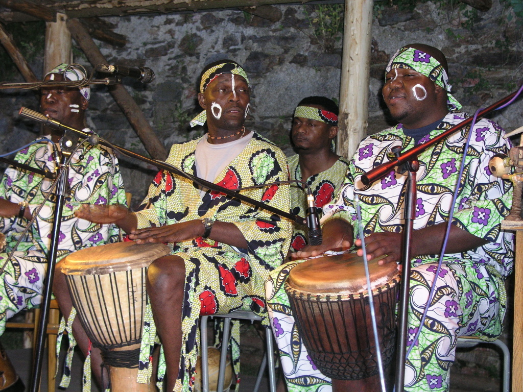 Vimperské arkády přivítaly černošské hudebníky z Afriky - Prachatický deník