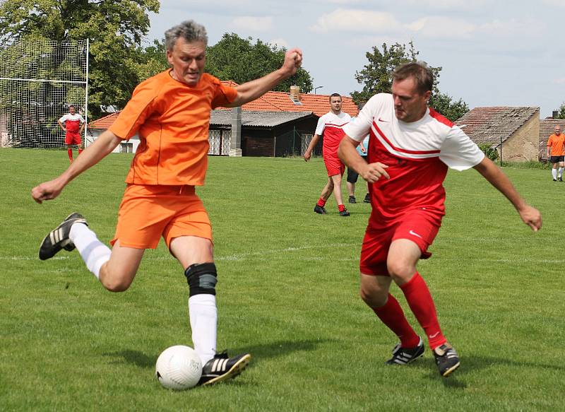 Pouťová kopaná: Lhenice SG - Prachatice SG 5:2.