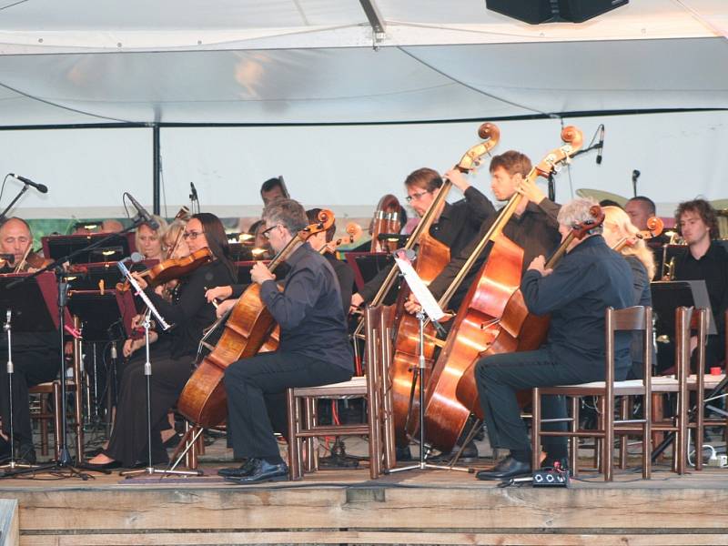 Jihočeská filharmonie zahrála suitu Memento Moi od Michaela Kocába.