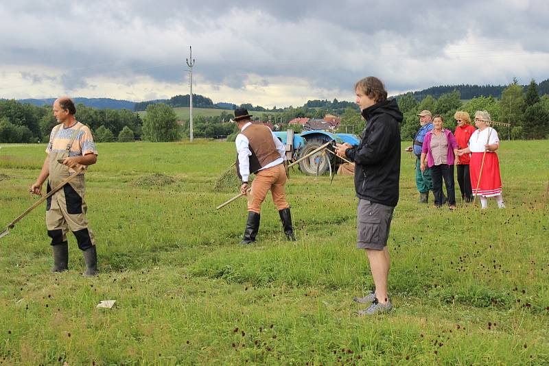 Volarský sekáč se stal již tradicí. Déšť soutěžení trochu komplikoval.