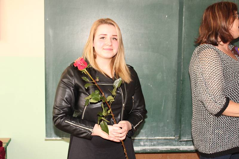 Dálková plavkyně Lucie Leišová besedovala se žáky ZŠ Vodňanská o plavání i projektech pomáhajících postiženým lidem.