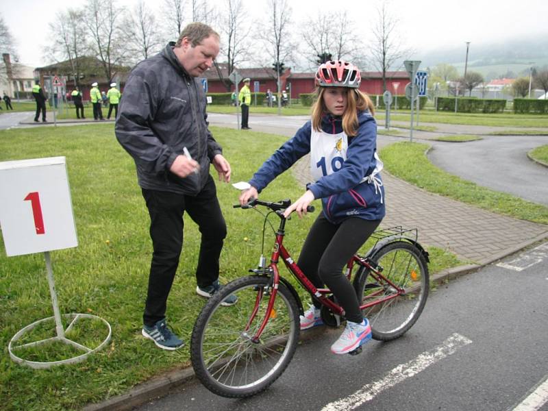 V Prachaticích se ve čtvrtek 5. května uskutečnilo okresní kolo soutěže mladých cyklistů. Ti museli zvládnout nejen jízdu na dopravním hřišti, ale také jízdu zručnosti, testy a zdravovědu.