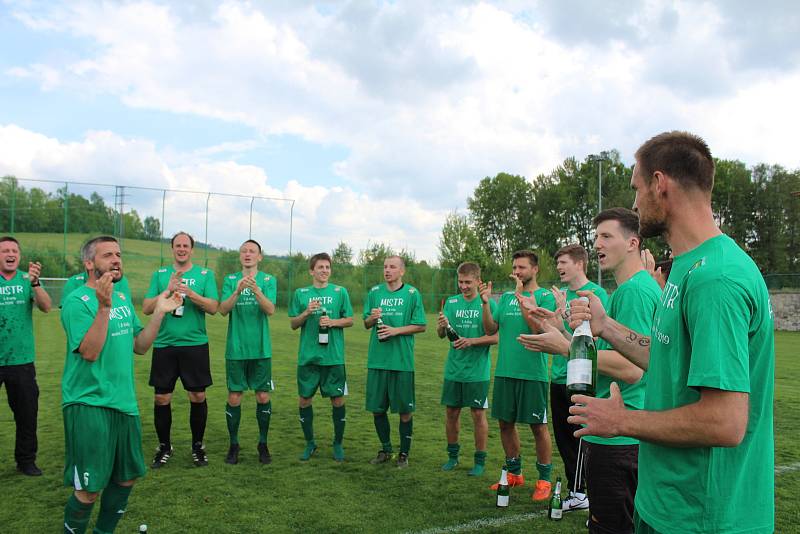 Lažišťští fotbalisté mohli po výhře nad Větřním začít slavit postup do krajského přeboru.