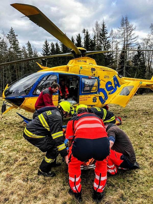 U Prachatic v neděli odpoledne spadl na rozběhové dráze paraglidista.