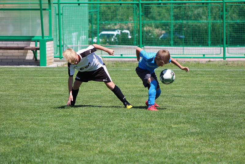 Mladí fotbalisté si zahráli zajímavý turnaj v Lažištích.