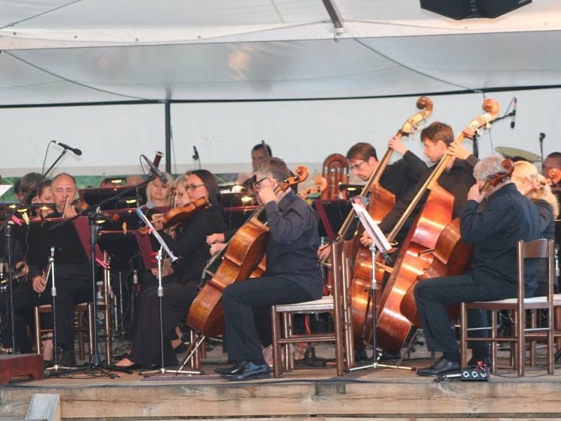 Jihočeská filharmonie zahrála suitu Memento Moi od Michaela Kocába.