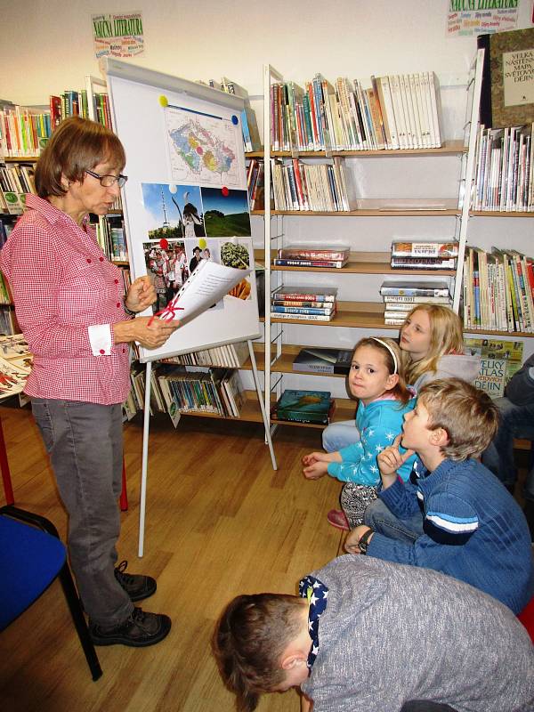 Prachatická knihovna zahájila akci Celé Česko čte dětem se žáky Základní školy ve Vodňanské ulici. Ti si vyslechli pověst o Pradědu od Růženy Vincikové z Prachatic.