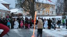 Mikulášskou nadílku jako vyvrcholení celého mikulášského odpoledne připravili nejen pro děti v areálu jízdárny zámku Skalice v Bohumilicích.