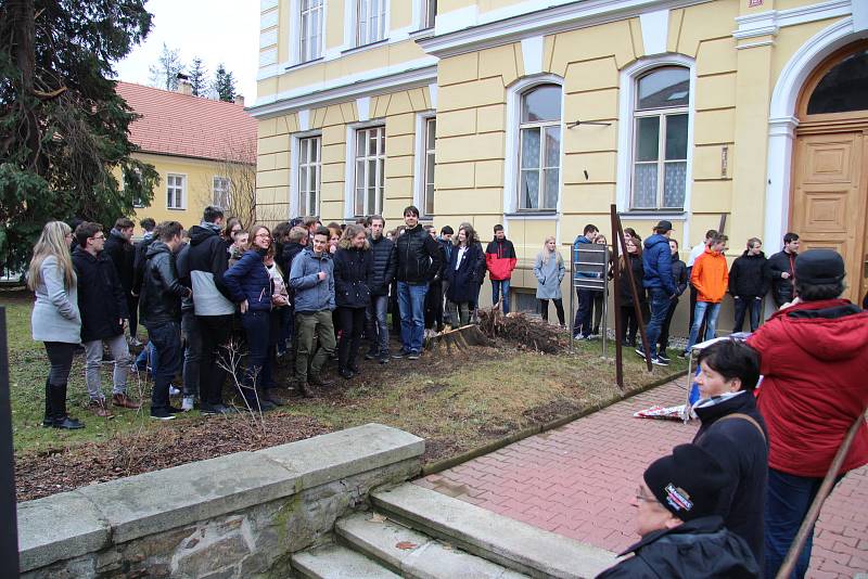 Prachatičtí gymnazisté se připojili k aktivitě Vyjdi ven!