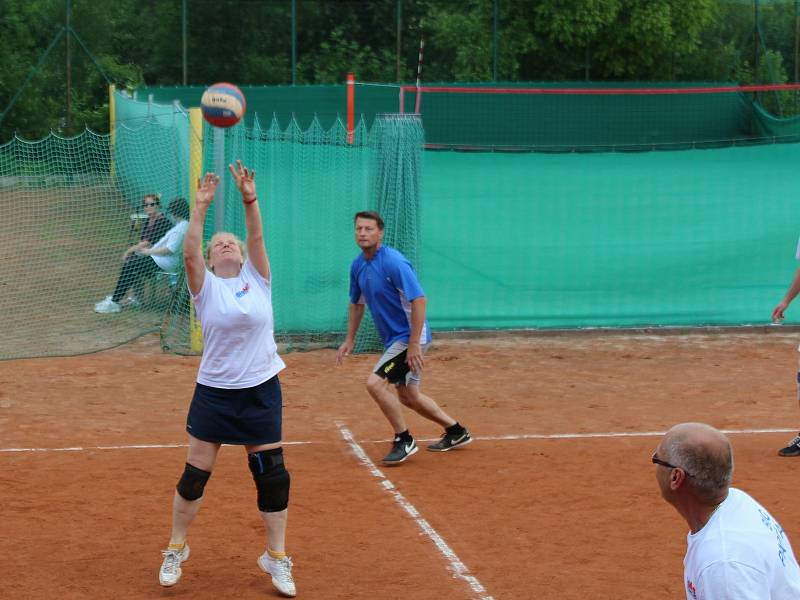 Volejbalisté se sjeli na turnaj smíšených družstev do Prachatic.