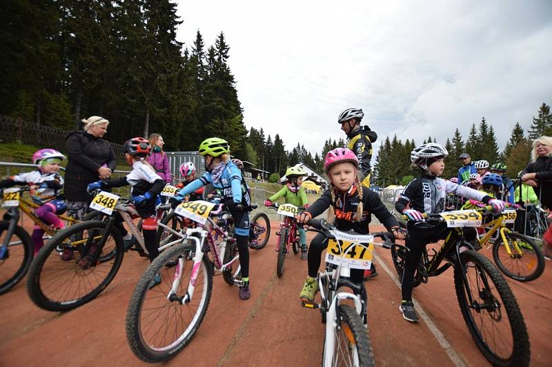 Nejmenší bikeři zahájili seriál Jihočeského poháru MTB.