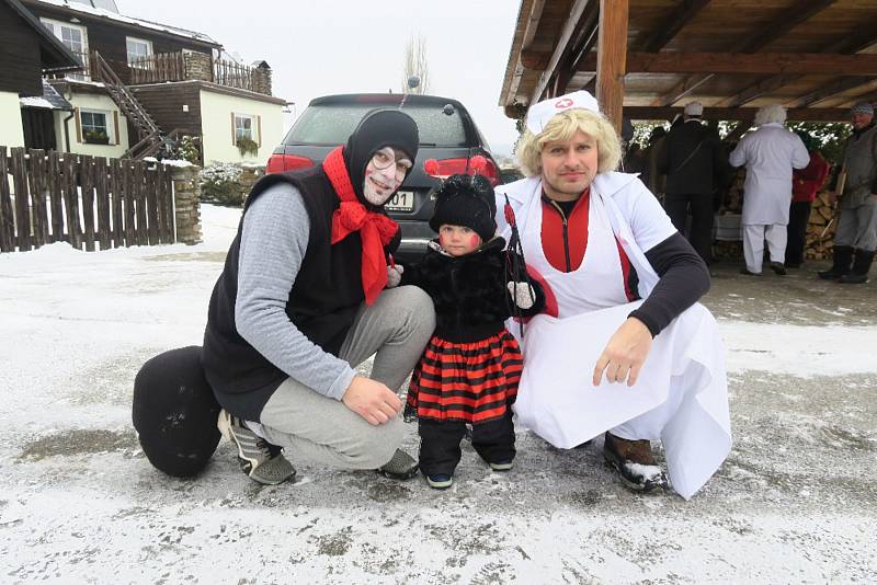 Tradiční masopustní průvod letos prošel i Masákovou Lhotou nad Zdíkovem.