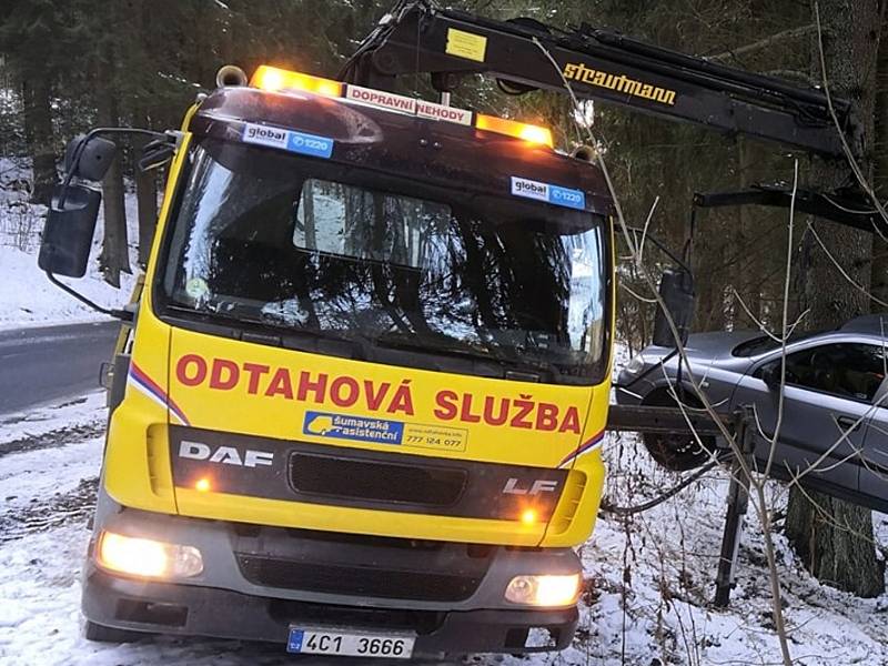 Pomoc pro šoférům v nouzi zajišťuje Šumavská asistenční a odtahová služba z Nového Dvora u Zdíkova. Ještě před pár týdny jejich služby využívali Češi na obou stranách hranice. Ilustrační foto.