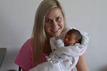 Prvorozený syn Lenky a Miloslava Fridrichových Adam Fridrich se narodil v písecké porodnici v neděli 1. dubna v 15 hodin 12 minut. Při narození vážil 3 030 g a měřil 49 centimetrů. Malý Adam bude vyrůstat v Husinci.