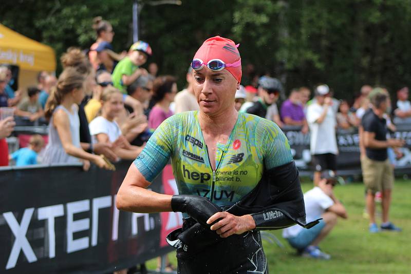 Němka Laura Philipp vyhrálo po Short tracku i hlavní závod Světového poháru v terénním triatlonu XTERRA Czech v Prachaticích.