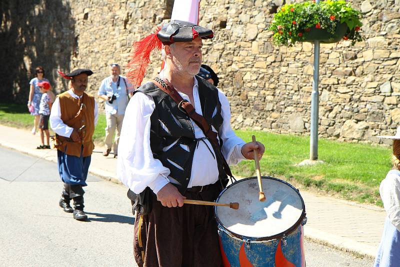 Historický průvod na Slavnostech Zlaté stezky v Prachaticích.