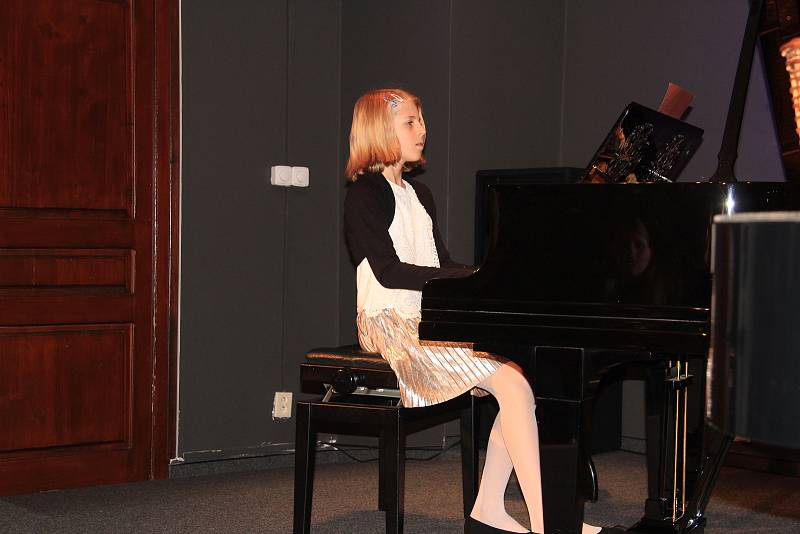 Třídní koncert klavíristů v prachatické Základní umělecké škole.