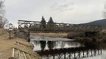 Železný most u Pěkné je v havarijním stavu.