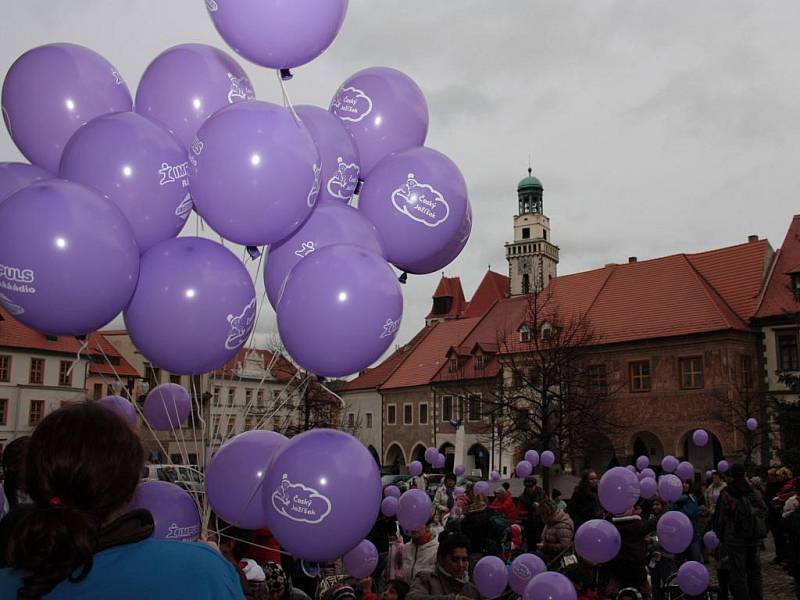 Do vypuštění balonků zbývá jen pár minut.