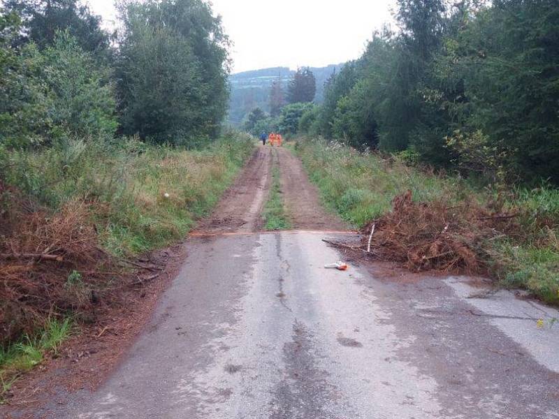 Původní silnice II/145 je už několik let vyřazena ze silniční sítě a vzápětí po dokončení křižovatky u Těšovic byla na části odstraněna asfaltová vrstva a povrch směrem k nové silnici rekultivován.