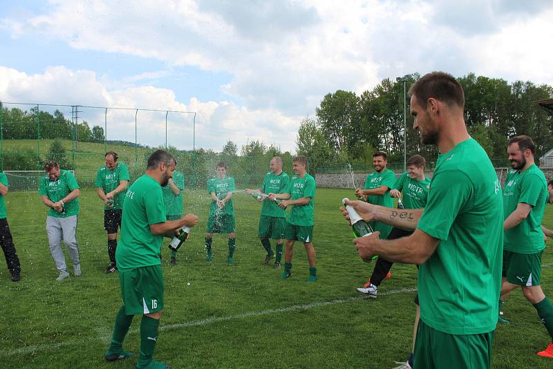 Lažišťští fotbalisté mohli po výhře nad Větřním začít slavit postup do krajského přeboru.