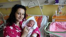 Ema Sušilová z  Vimperka se narodila 6. října ve  22.14 hodin Šárce Sušilové a Martinu Zemanovi. Vážila 2 750 gramů a měřila 49 cm. Má starší sourozence Anetu, Kláru, Izabelu, Honzu a Martina.
