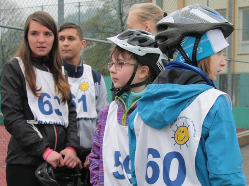 V Prachaticích se ve čtvrtek 5. května uskutečnilo okresní kolo soutěže mladých cyklistů. Ti museli zvládnout nejen jízdu na dopravním hřišti, ale také jízdu zručnosti, testy a zdravovědu.