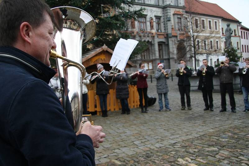 Vánoční koledy na Velkém náměstí v Prachaticích pod taktovkou Václava Franze.